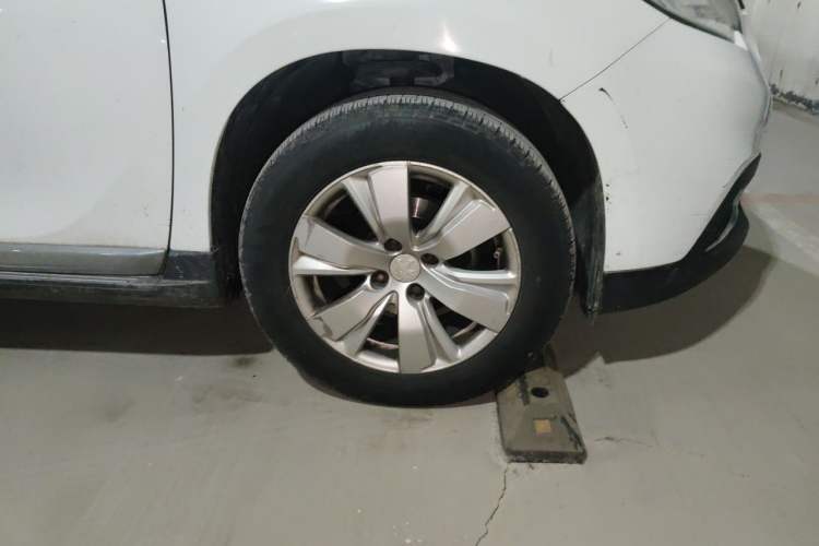 Used Peugeot 2008 2014 1.6L Automatic Fashion Edition Right Front Wheel Hub
