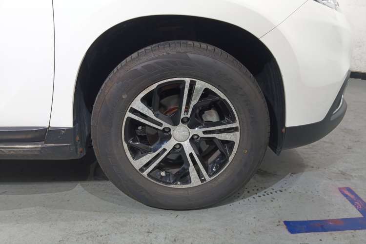 Used Peugeot 2008 2014 1.6L Automatic Trend Edition Right Front Wheel Hub