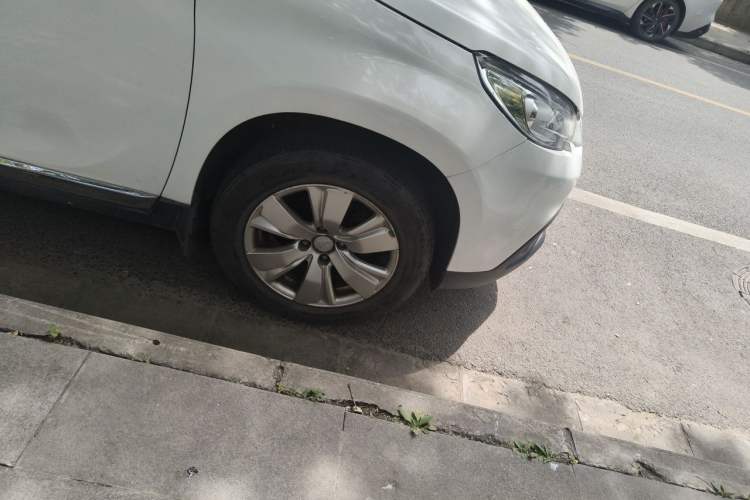 Used Peugeot 2008 2014 1.6L Automatic Fashion Edition Right Front Wheel Hub