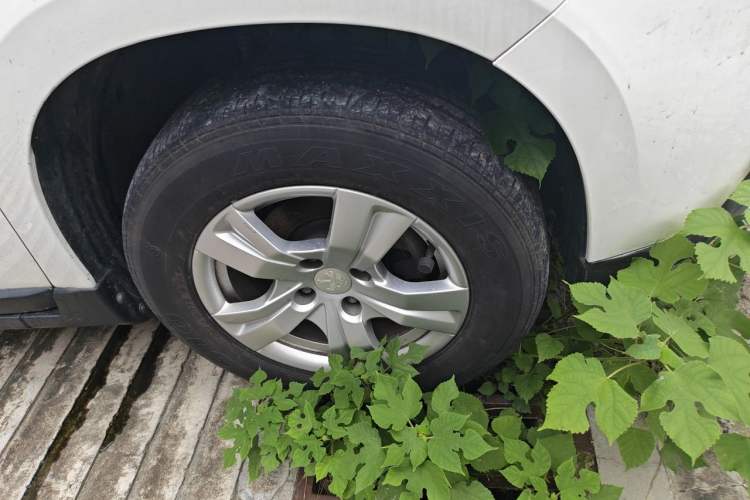 Used Peugeot 2008 2014 1.6L Automatic Trend Edition Right Front Wheel Hub