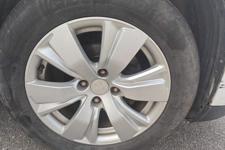 Used Peugeot 2008 2014 1.6L Automatic Fashion Edition Right Front Wheel Hub