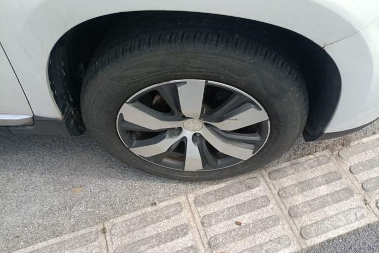 Used Peugeot 2008 2014 1.6L Automatic Navigation Edition Right Front Wheel Hub