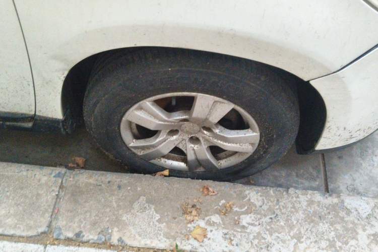 Used Peugeot 2008 2014 1.6L Automatic Trend Edition Right Front Wheel Hub