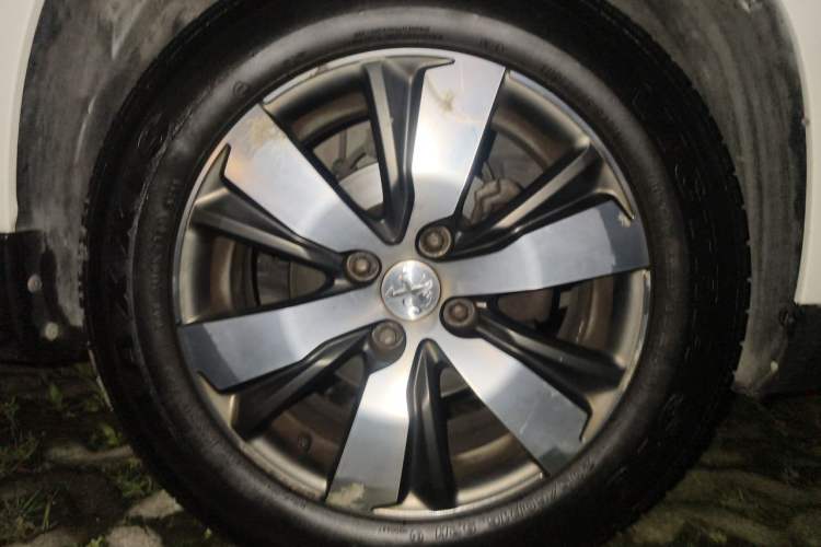 Used Peugeot 2008 2014 1.6L Automatic Navigation Edition Right Front Wheel Hub