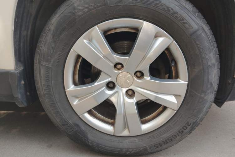 Used Peugeot 2008 2014 1.6L Automatic Trend Edition Right Front Wheel Hub