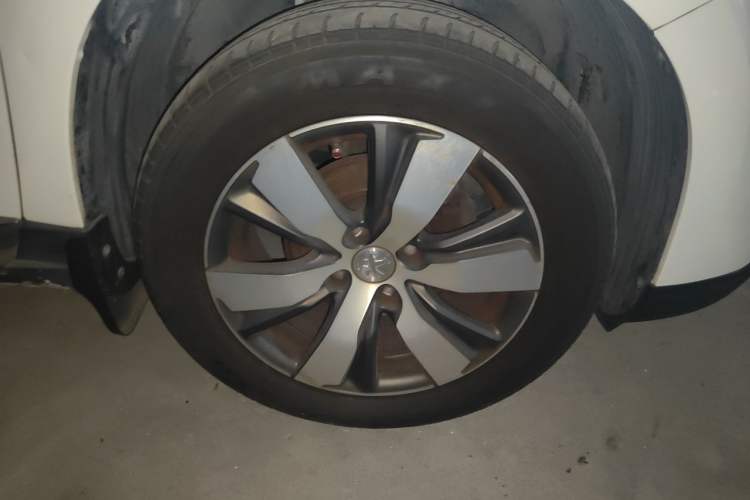 Used Peugeot 2008 2014 1.6L Automatic Navigation Edition Right Front Wheel Hub