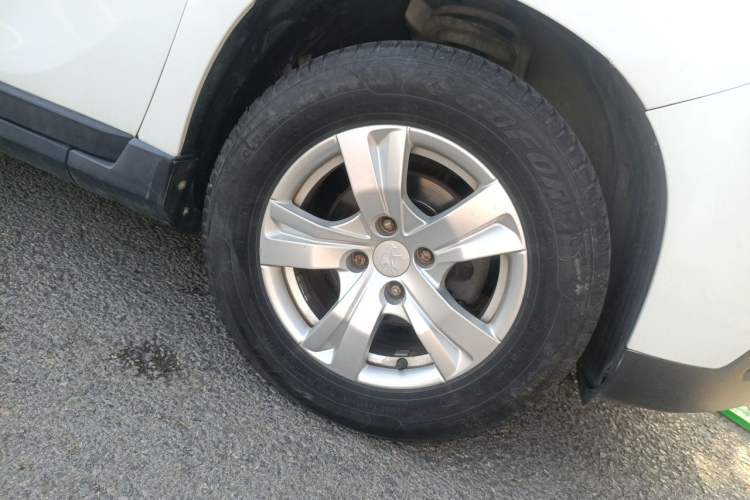 Used Peugeot 2008 2014 1.6L Automatic Trend Edition Right Front Wheel Hub