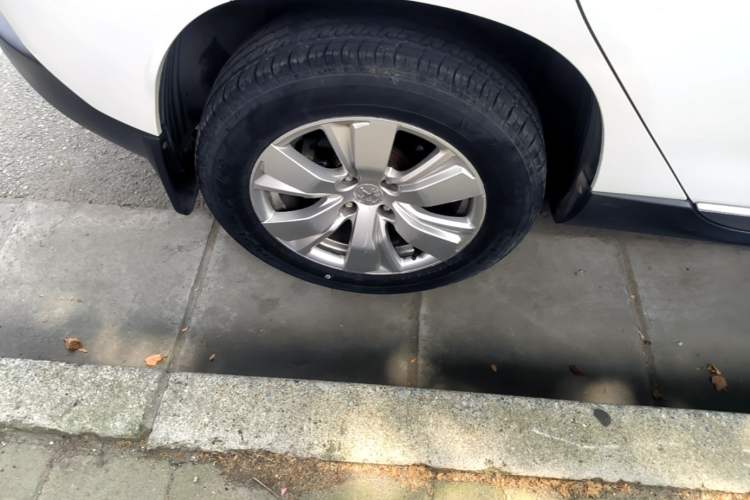Used Peugeot 2008 2014 1.6L Automatic Fashion Edition Right Rear Wheel Hub