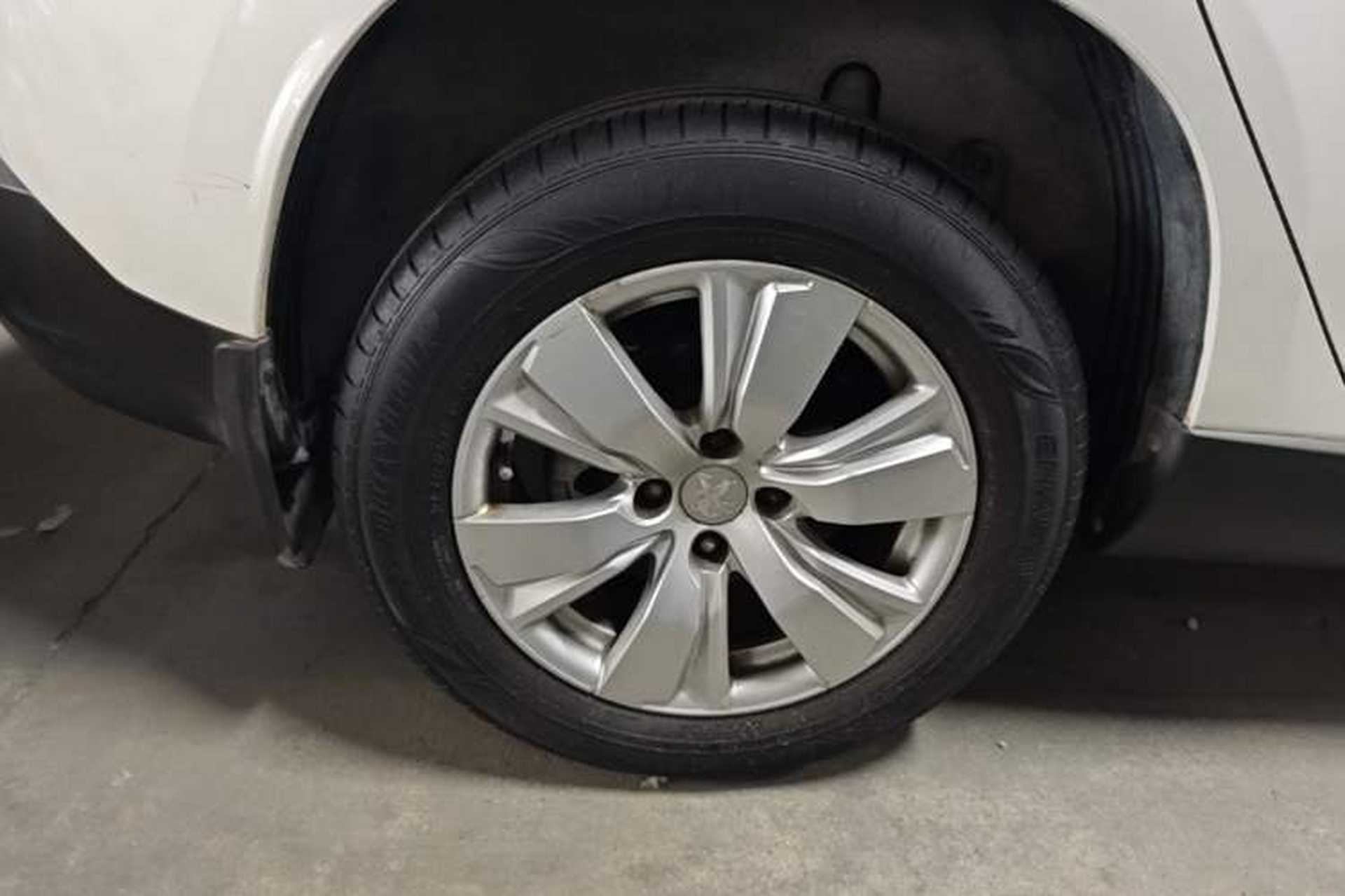 Used Peugeot 2008 2014 1.6L Automatic Fashion Edition Right Rear Wheel Hub
