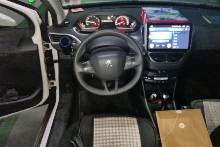 Used Peugeot 2008 2014 1.6L Automatic Fashion Edition Steering Wheel