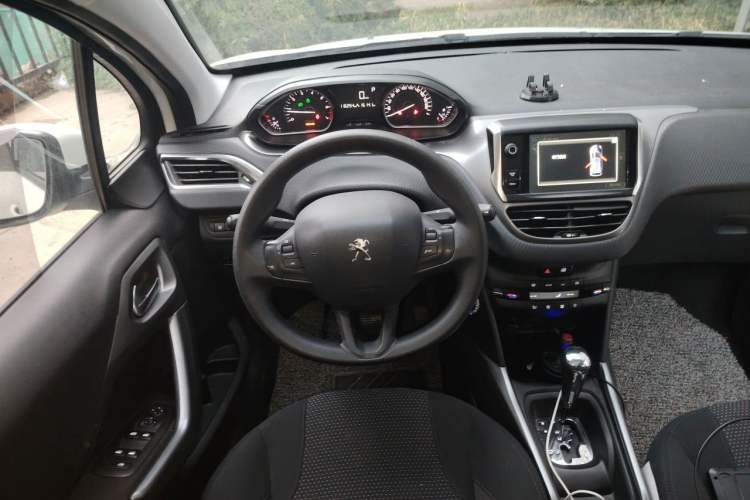 Used Peugeot 2008 2014 1.6L Automatic Fashion Edition Steering Wheel