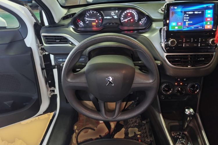 Used Peugeot 2008 2014 1.6L Automatic Trend Edition Steering Wheel