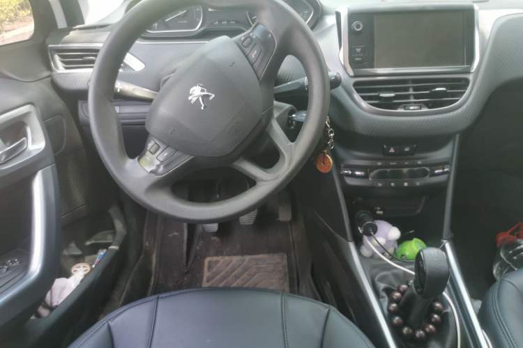 Used Peugeot 2008 2014 1.6L Manual Fashion Edition Steering Wheel