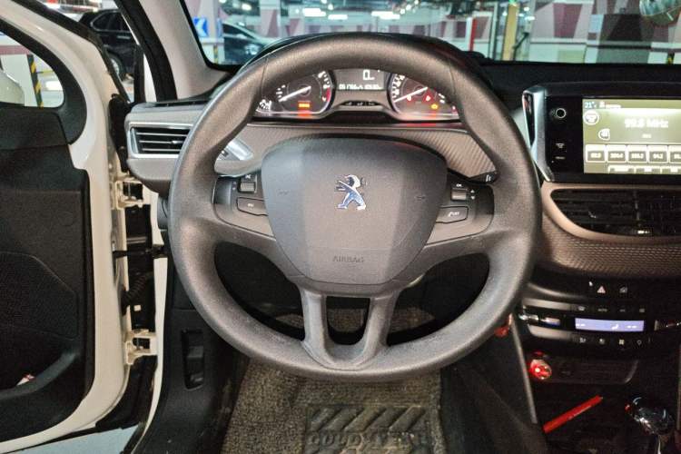 Used Peugeot 2008 2014 1.6L Automatic Fashion Edition Steering Wheel