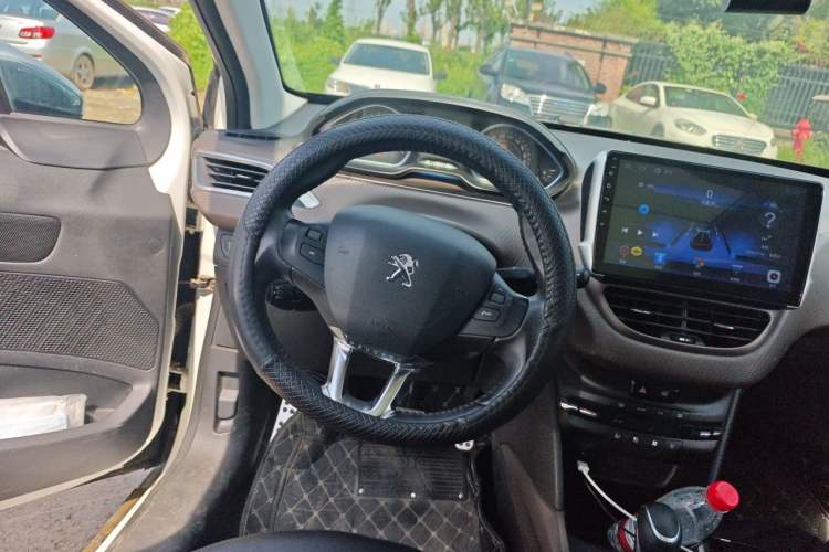 Used Peugeot 2008 2014 1.6L Automatic Navigation Edition Steering Wheel