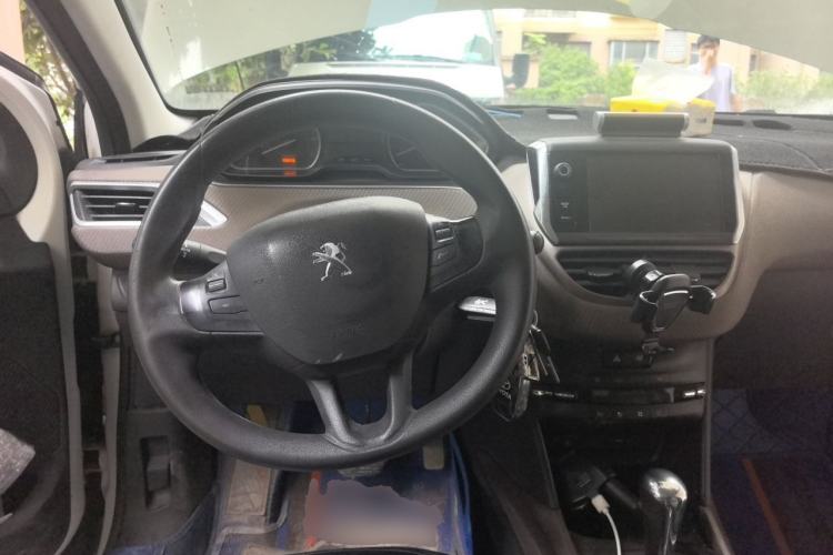 Used Peugeot 2008 2014 1.6L Automatic Fashion Edition Steering Wheel