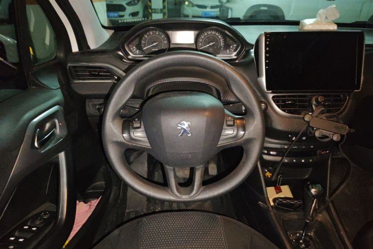 Used Peugeot 2008 2014 1.6L Automatic Fashion Edition Steering Wheel