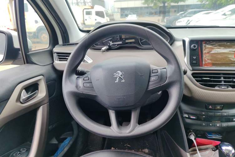 Used Peugeot 2008 2014 1.6L Automatic Fashion Edition Steering Wheel