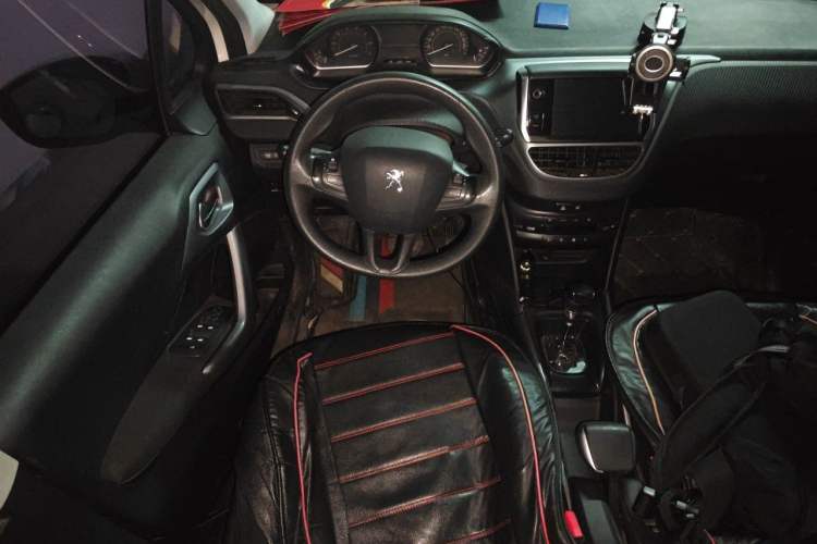 Used Peugeot 2008 2014 1.6L Automatic Fashion Edition Steering Wheel