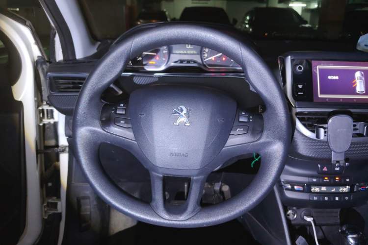 Used Peugeot 2008 2014 1.6L Automatic Fashion Edition Steering Wheel