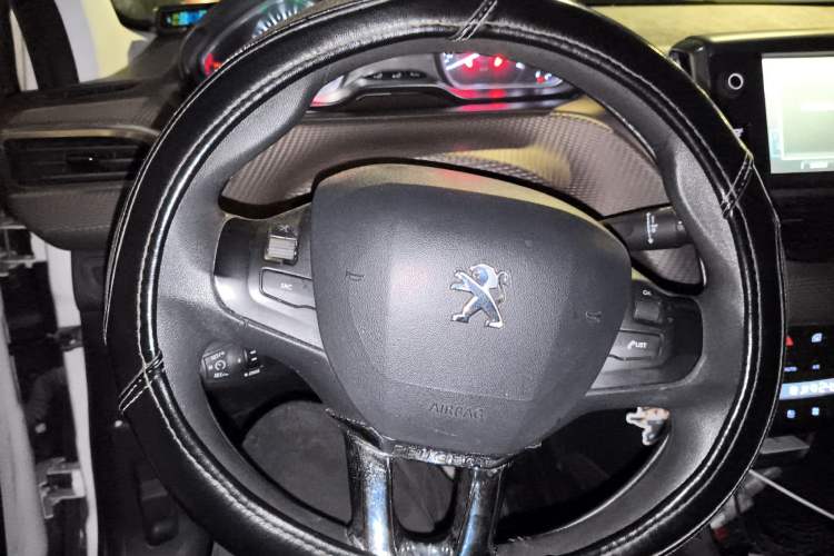 Used Peugeot 2008 2014 1.6L Automatic Fashion Edition Steering Wheel