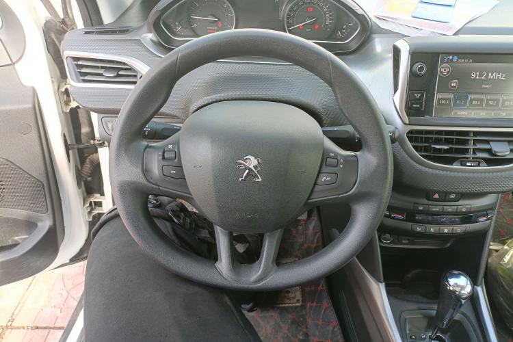 Used Peugeot 2008 2014 1.6L Automatic Fashion Edition Steering Wheel