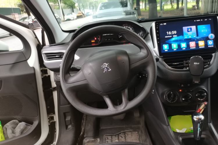 Used Peugeot 2008 2014 1.6L Automatic Trend Edition Steering Wheel