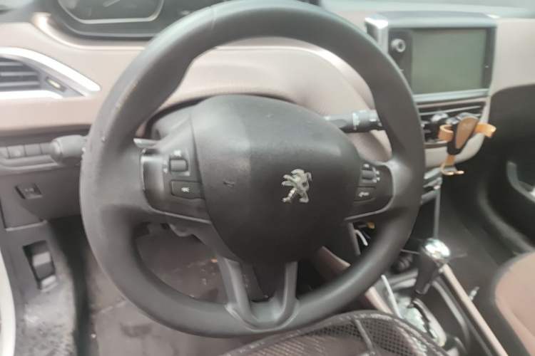 Used Peugeot 2008 2014 1.6L Automatic Fashion Edition Steering Wheel