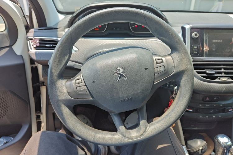 Used Peugeot 2008 2014 1.6L Automatic Fashion Edition Steering Wheel