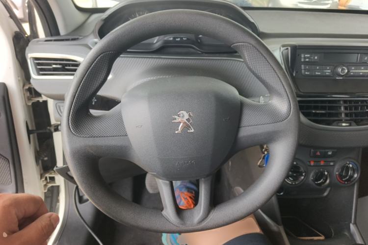 Used Peugeot 2008 2014 1.6L Manual Trend Edition Steering Wheel