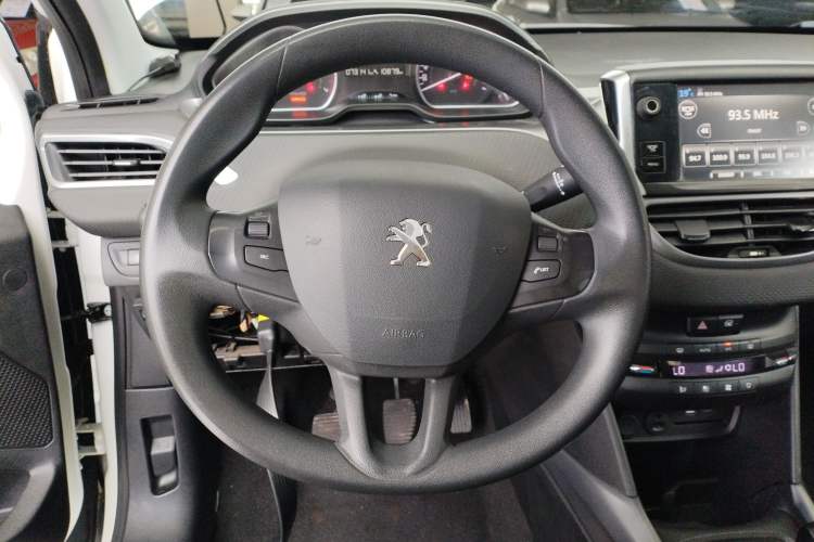 Used Peugeot 2008 2014 1.6L Manual Fashion Edition Steering Wheel
