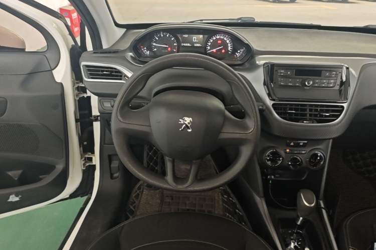 Used Peugeot 2008 2014 1.6L Automatic Trend Edition Steering Wheel