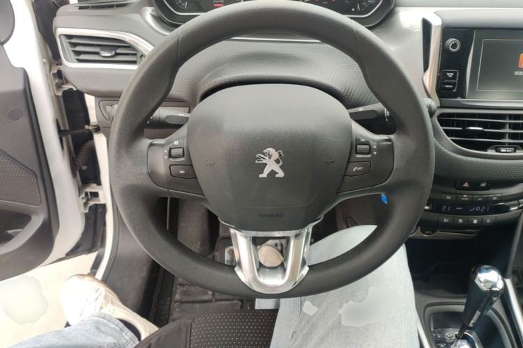 Used Peugeot 2008 2014 1.6L Automatic Fashion Edition Steering Wheel