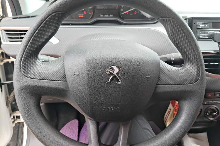 Used Peugeot 2008 2014 1.6L Manual Trend Edition Steering Wheel