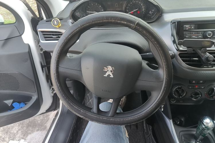 Used Peugeot 2008 2014 1.6L Automatic Trend Edition Steering Wheel