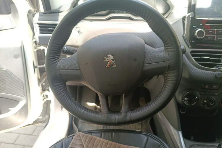 Used Peugeot 2008 2014 1.6L Manual Trend Edition Steering Wheel