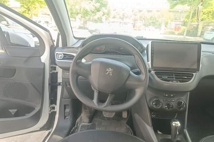 Used Peugeot 2008 2014 1.6L Automatic Trend Edition Steering Wheel