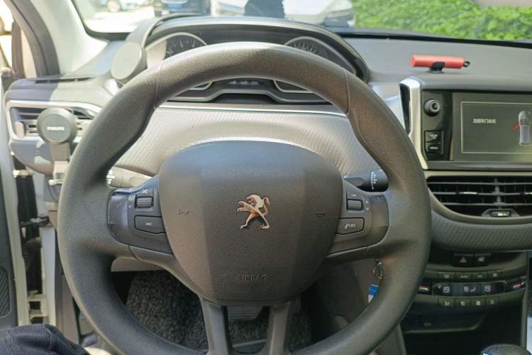 Used Peugeot 2008 2014 1.6L Automatic Fashion Edition Steering Wheel