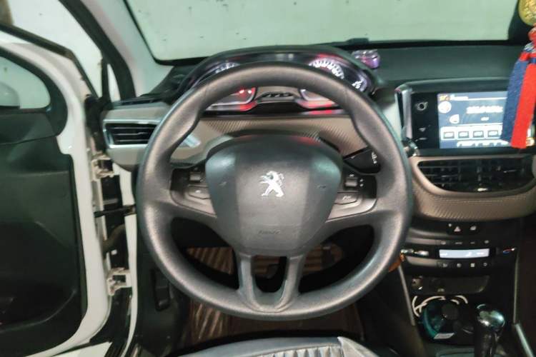 Used Peugeot 2008 2014 1.6L Automatic Fashion Edition Steering Wheel