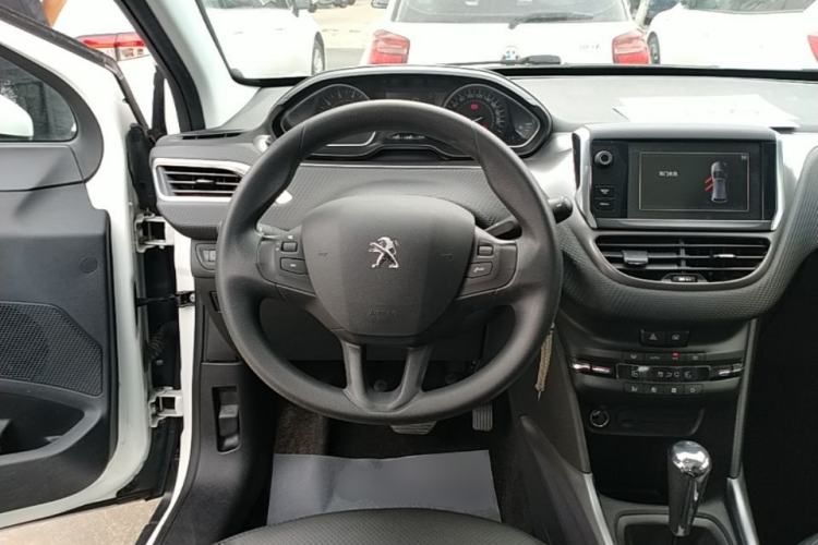 Used Peugeot 2008 2014 1.6L Automatic Fashion Edition Steering Wheel