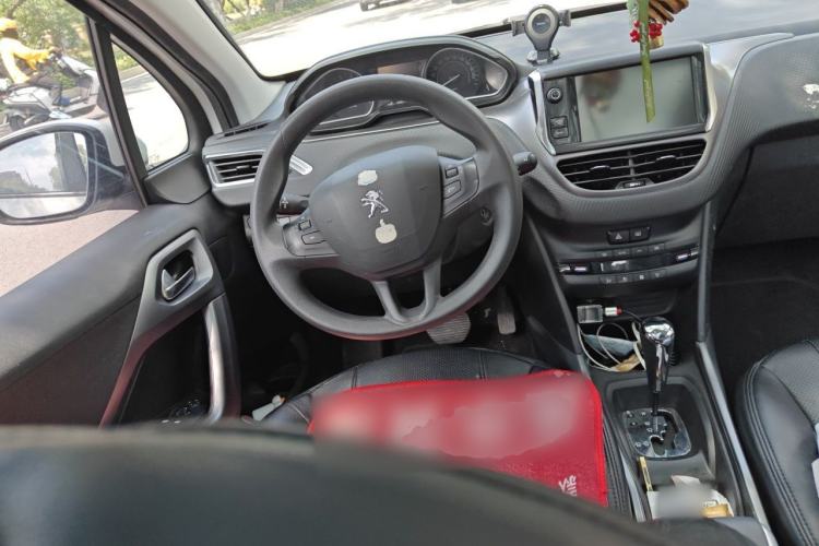 Used Peugeot 2008 2014 1.6L Automatic Fashion Edition Steering Wheel