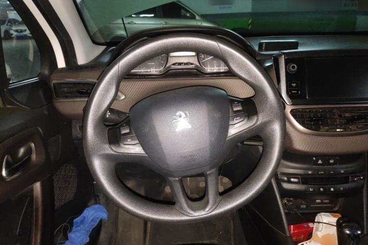 Used Peugeot 2008 2014 1.6L Automatic Fashion Edition Steering Wheel
