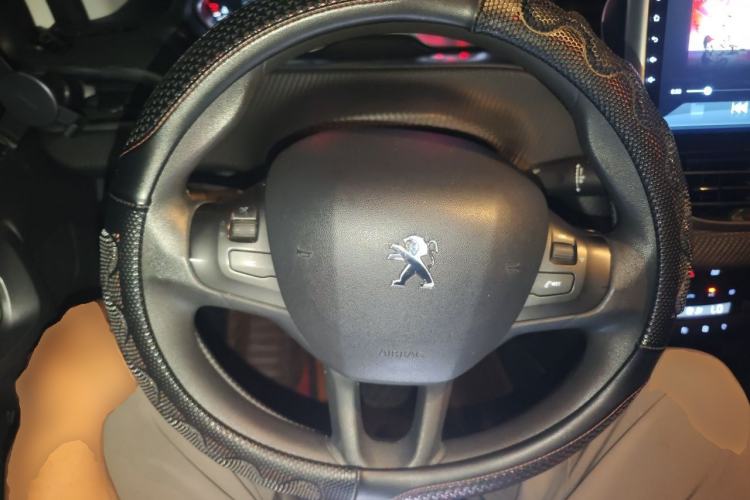 Used Peugeot 2008 2014 1.6L Automatic Fashion Edition Steering Wheel