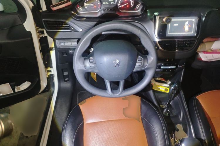 Used Peugeot 2008 2014 1.6L Automatic Fashion Edition Steering Wheel