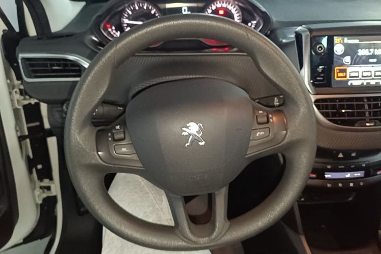 Used Peugeot 2008 2014 1.6L Manual Fashion Edition Steering Wheel