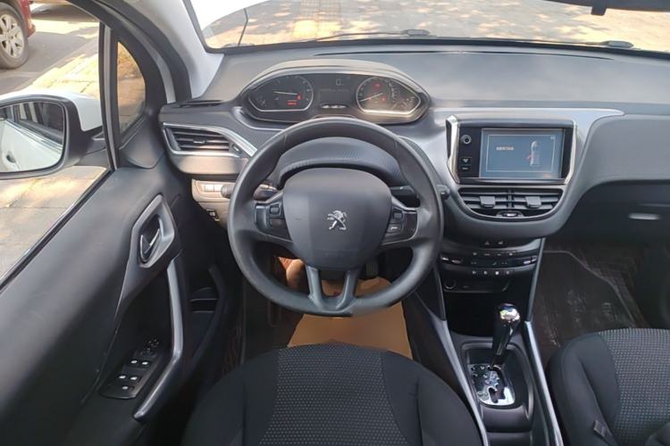 Used Peugeot 2008 2014 1.6L Automatic Fashion Edition Steering Wheel