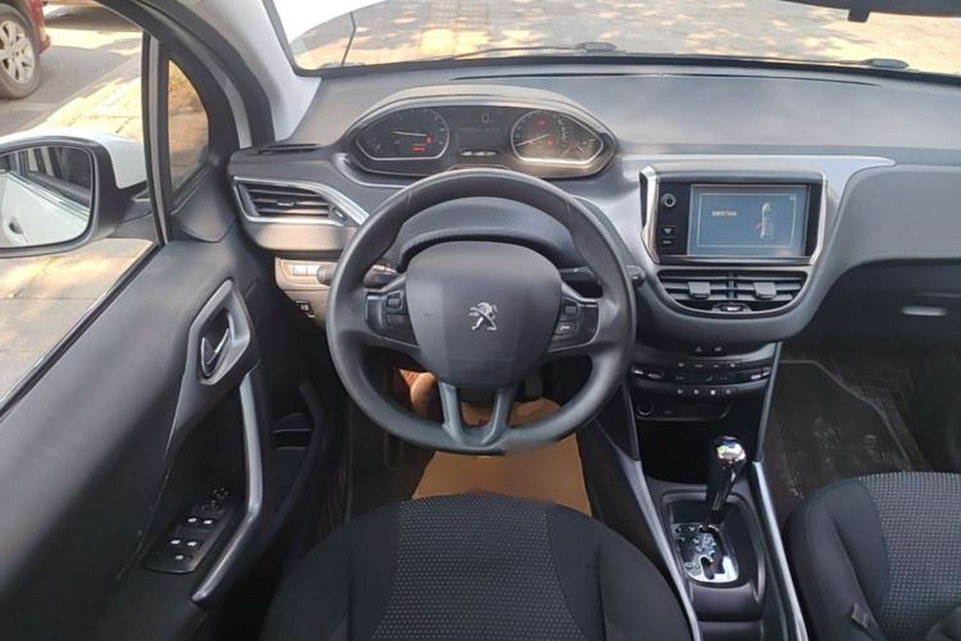 Used Peugeot 2008 2014 1.6L Automatic Fashion Edition Steering Wheel