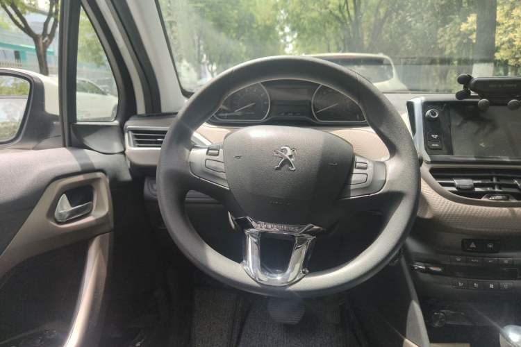 Used Peugeot 2008 2014 1.6L Automatic Fashion Edition Steering Wheel