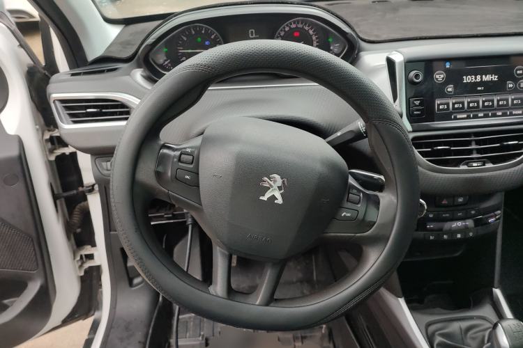 Used Peugeot 2008 2014 1.6L Manual Fashion Edition Steering Wheel