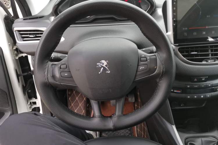 Used Peugeot 2008 2014 1.6L Manual Fashion Edition Steering Wheel